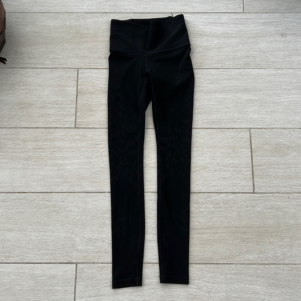 Lululemon Mapped Out HR Tight 28" 
Camo leggings